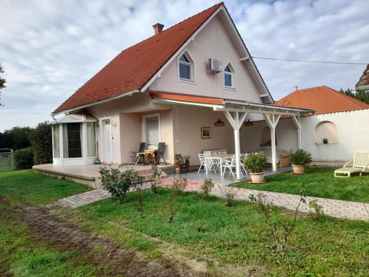 Gesztenyes Vendeghaz Harkány Εξωτερικό φωτογραφία